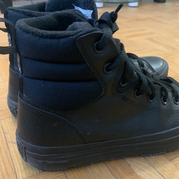 Black - Converse - Winter boots - high ankle - warm covering inside. Size 8.5. - Picture 6 of 7